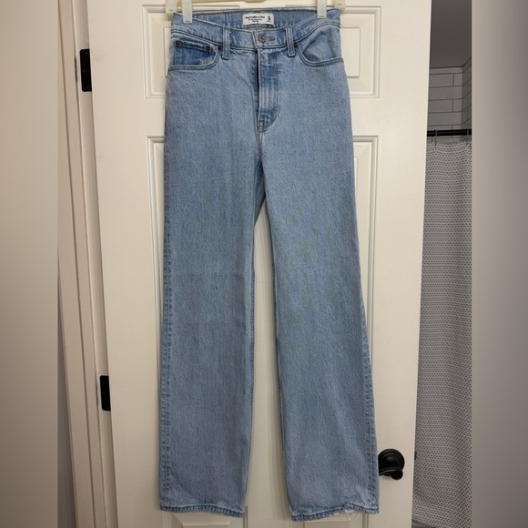 Abercrombie & Fitch Denim - Abercrombie & Fitch High Rise 90’s Relaxed Jean